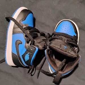 Nike Kids Black and Blue Sneakers